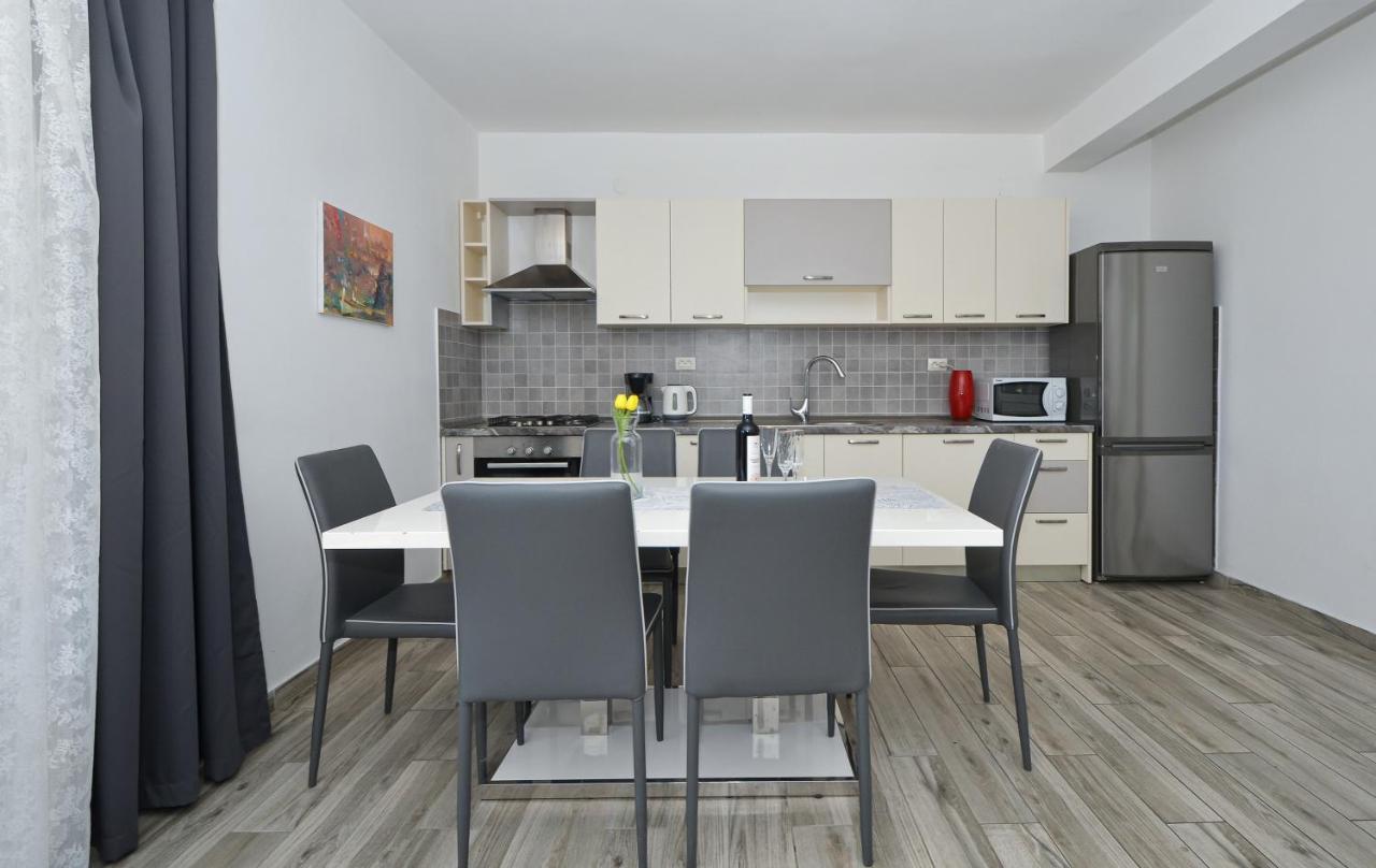 Apartments Luciano سيغيت فغانييتْسا المظهر الخارجي الصورة